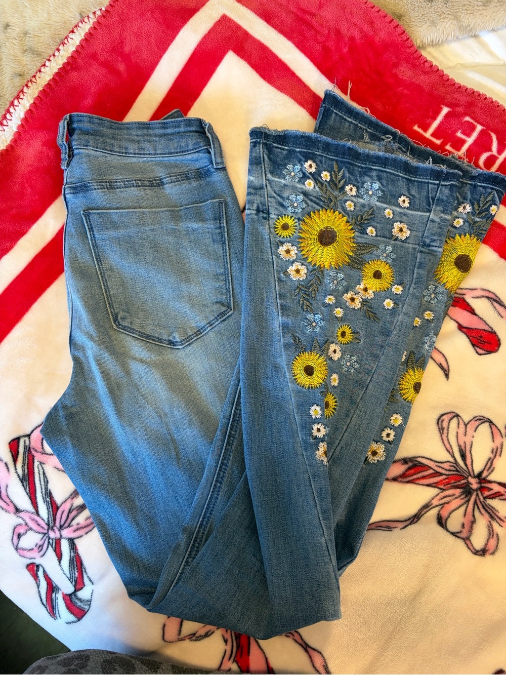 Ashley Mason Blue Skinny Jeans with Sunflower Embroidery